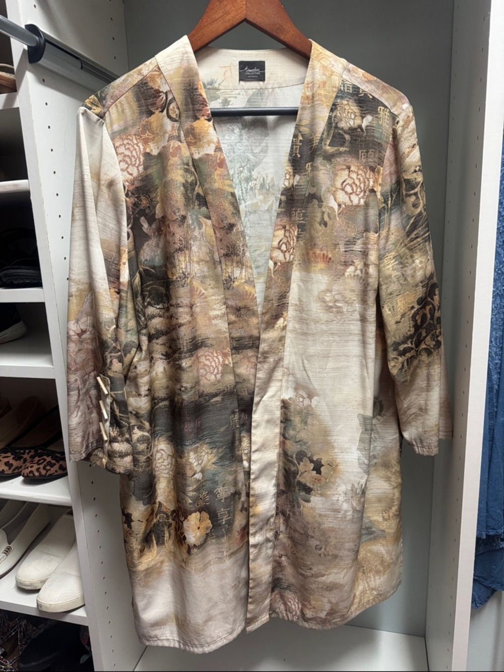 Chico's Taupe and Cream Abstract Floral Kimono